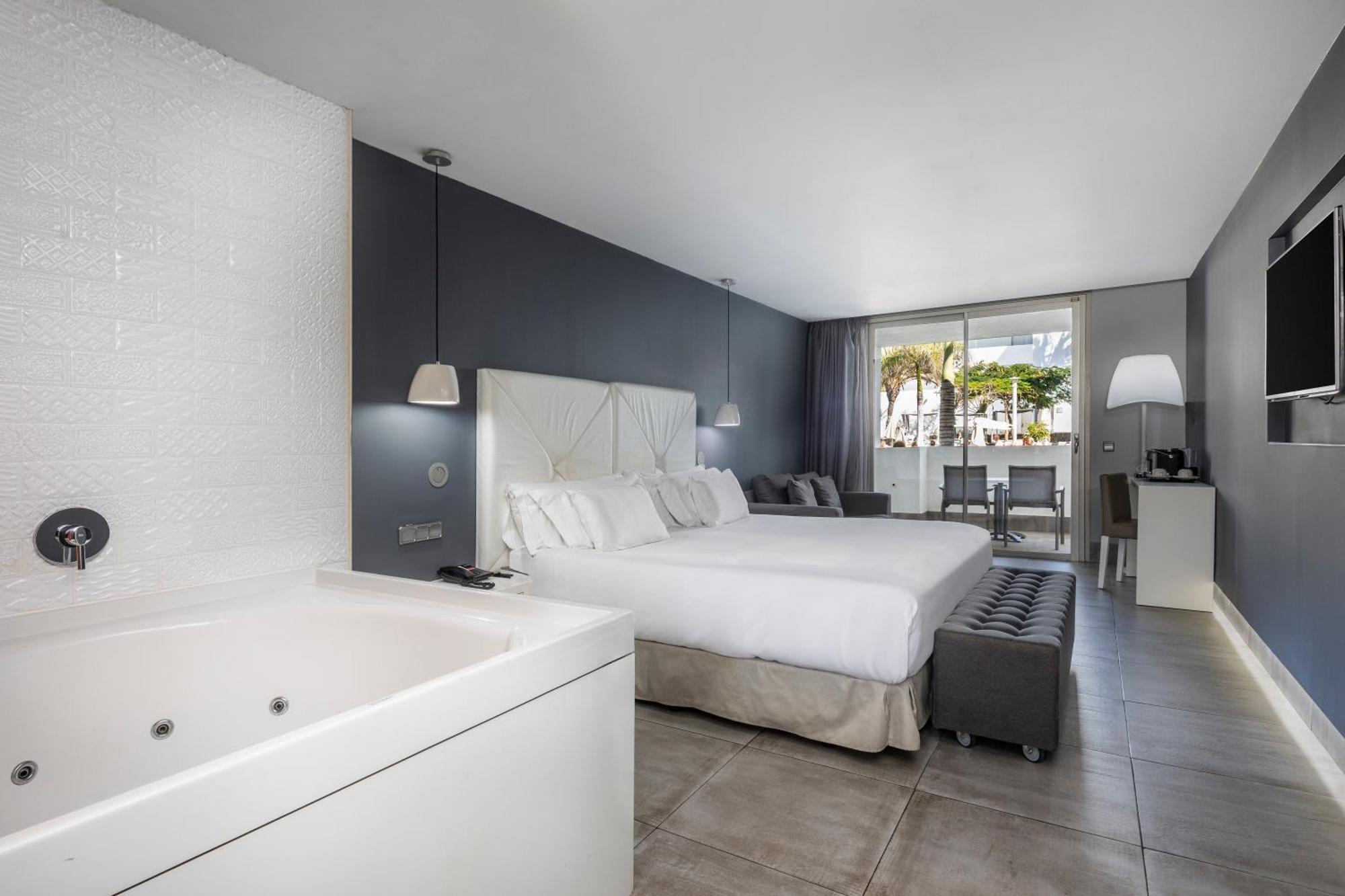 Barcelo Teguise Beach - Adults Only Costa Teguise Exterior photo